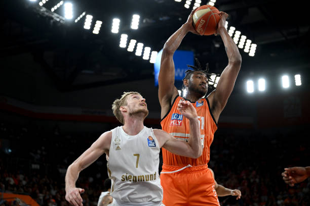 向勇士传递 向勇士传递