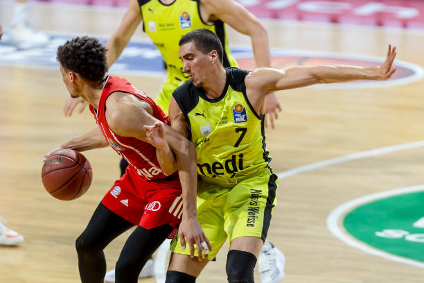 局是远远不 局是远远不